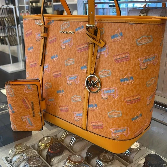 MICHAEL KORS JST Lg Printed  Logo Tote Bag & MK JST Md Printed Logo Bi-Fold Wall - Picture 2 of 16